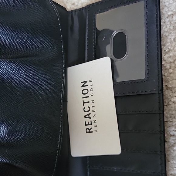 Kenneth Cole Reaction Black Wallet - Picture 5 of 6